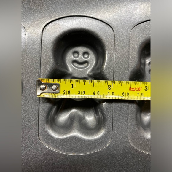 4pc Collection of Wilton Gingerbread person cake/cookie pans - Picture 11 of 11